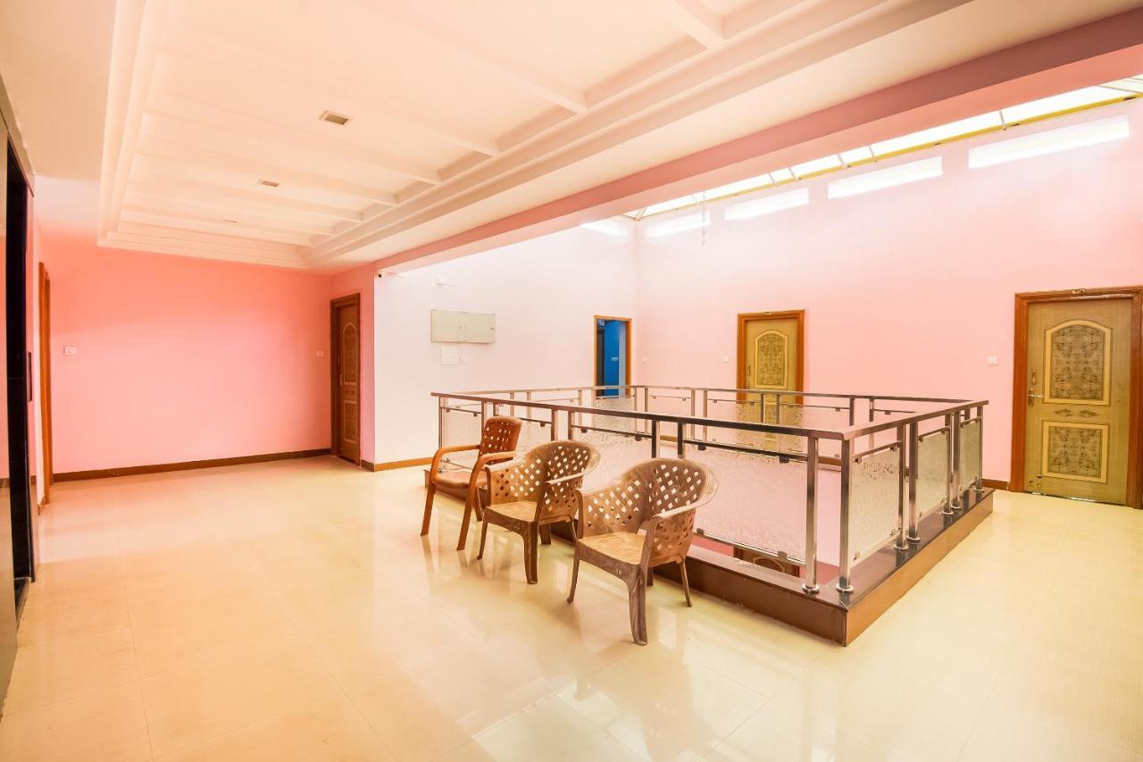 Oyo 62964 Hotel Vandana Grand Нелур Екстериор снимка